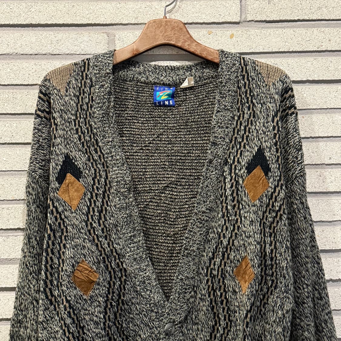 EURO VINTAGE 아가일 보카시 니트 가디건 레더패치 자카드 디테일 상품이미지3