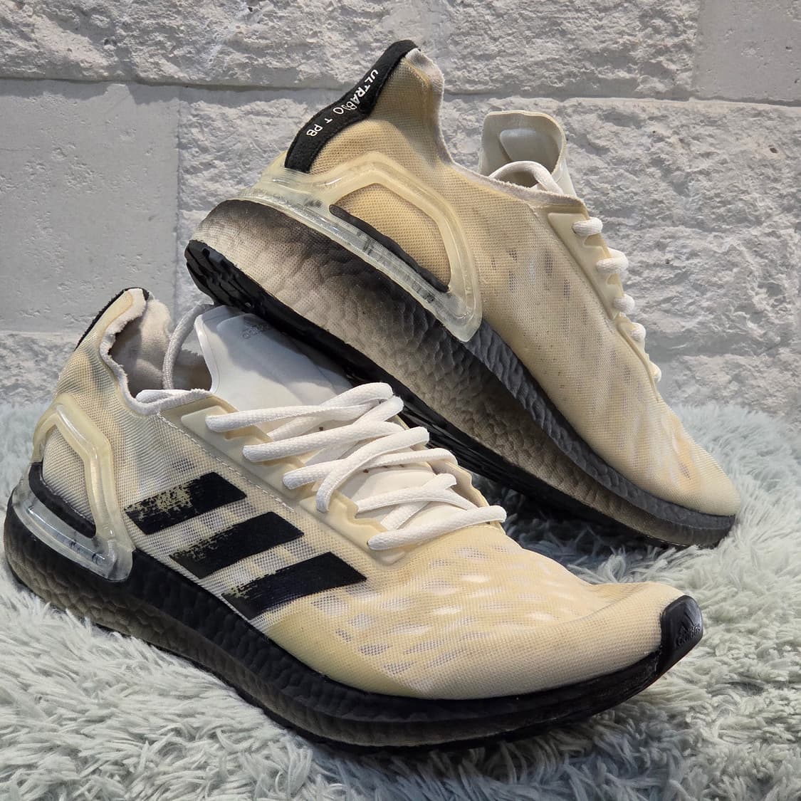 1w-20:아디다스 울트라부스트 PB 화이트-블랙 (270cm) 상품이미지4