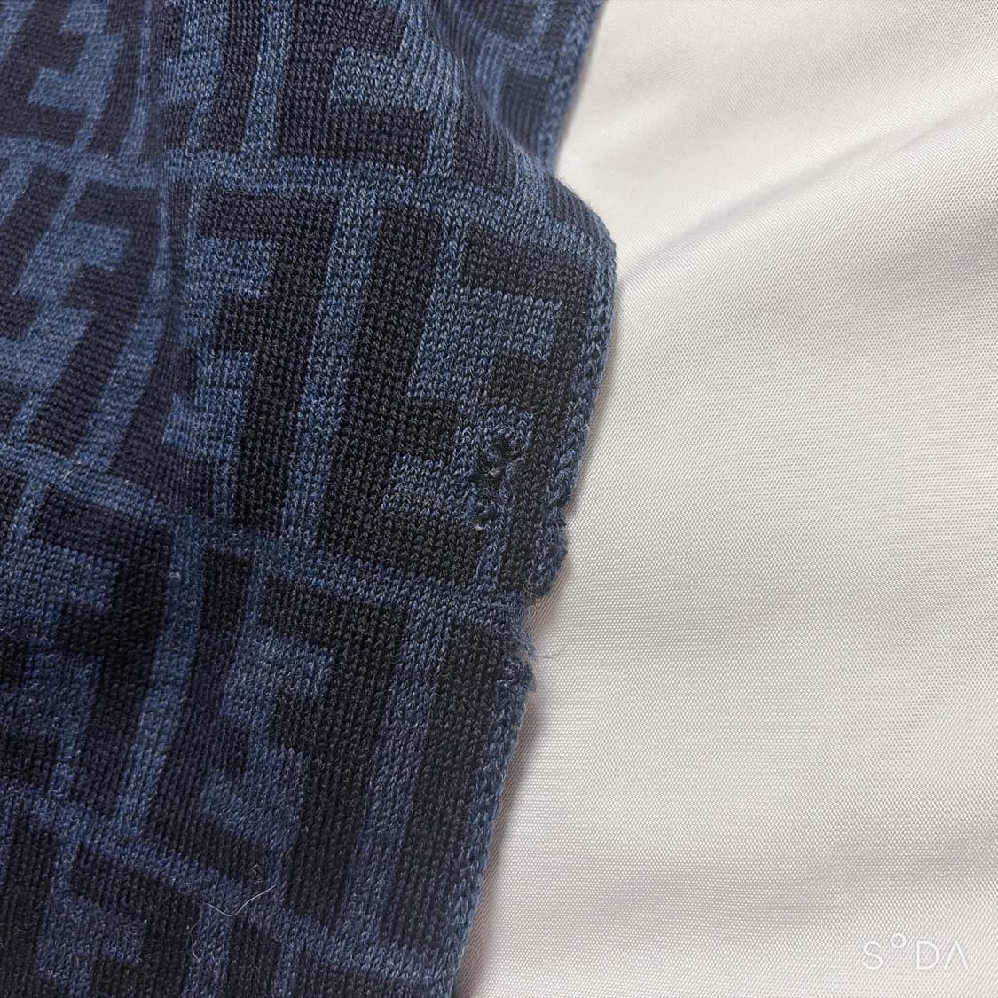 펜디 FF 로고 머플러 네이비 상품이미지5