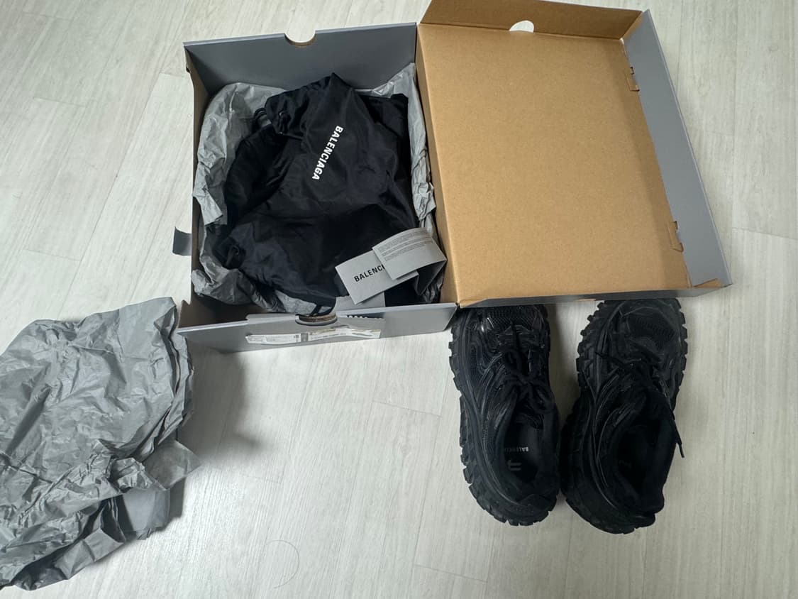 발렌시아가 디펜더 43 상품이미지1