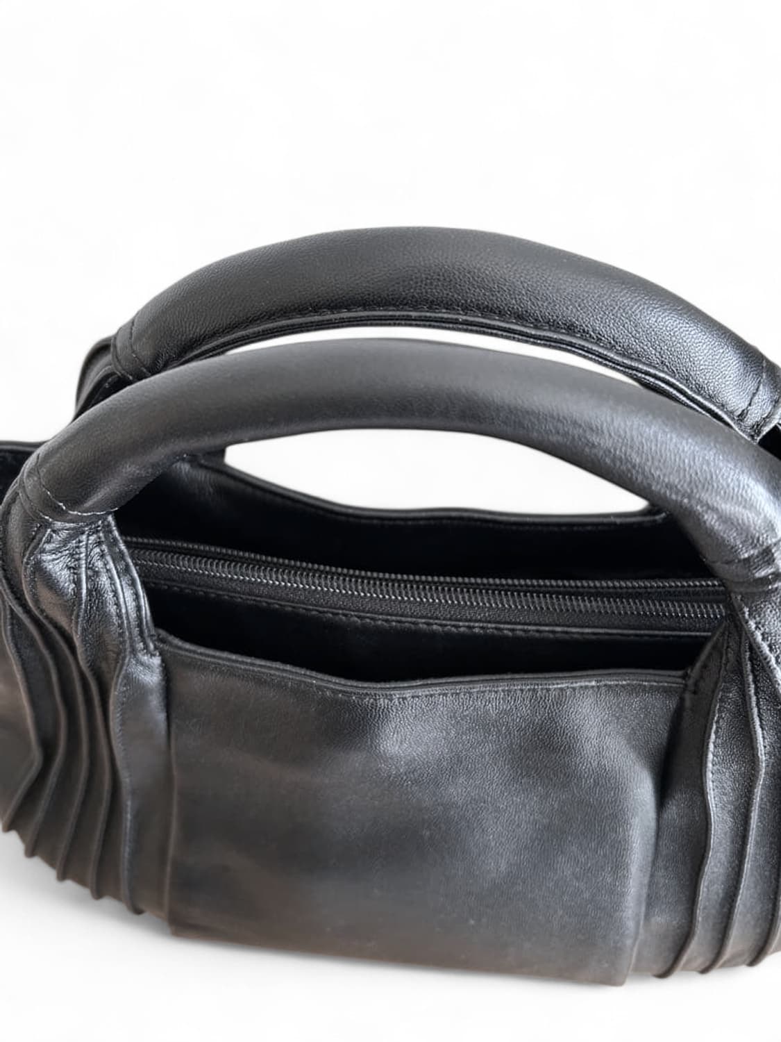 쉐도우 플리츠 가죽 토트백  상품이미지4