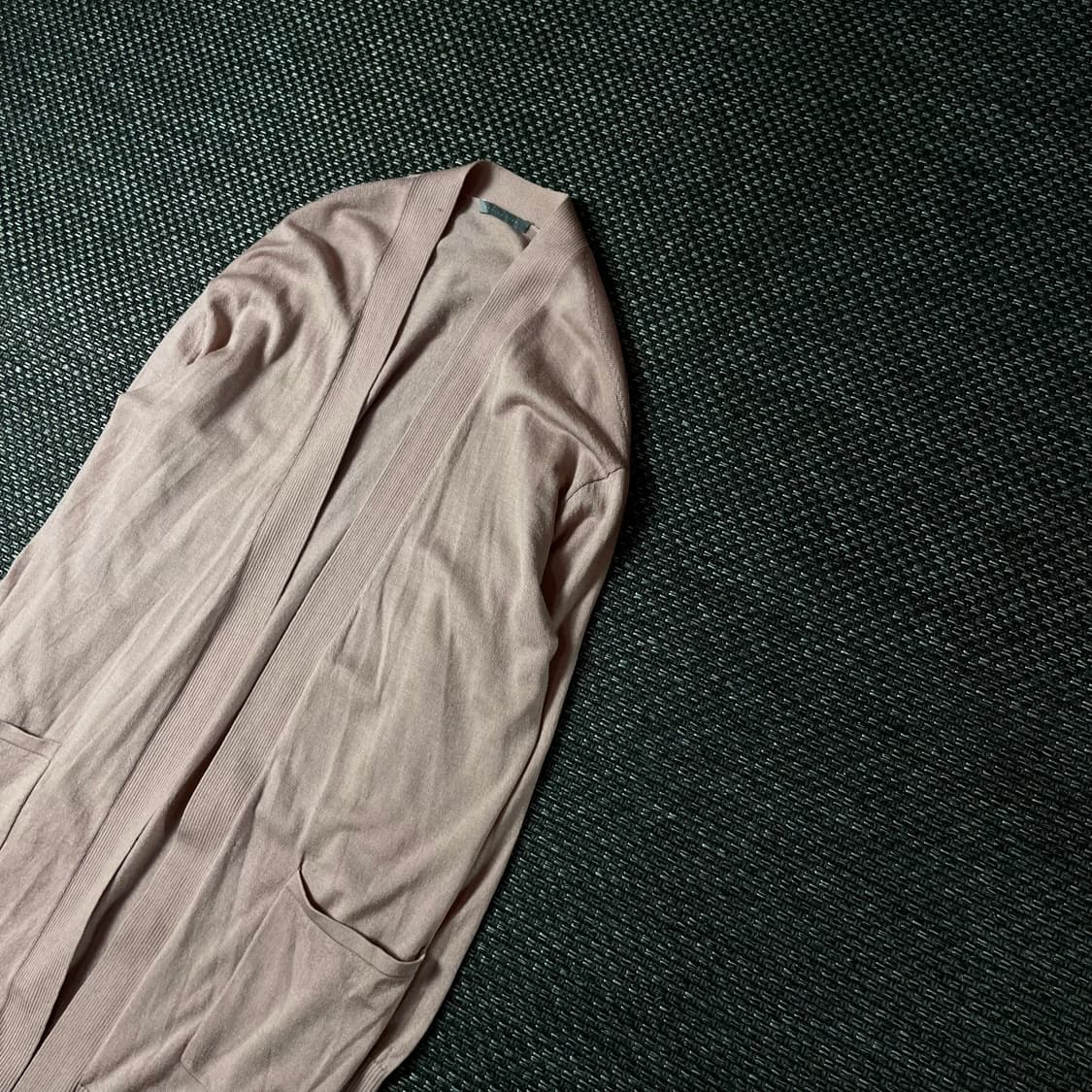 띠어리 연핑크 투포켓 니트 긴팔 가디건 상품이미지4