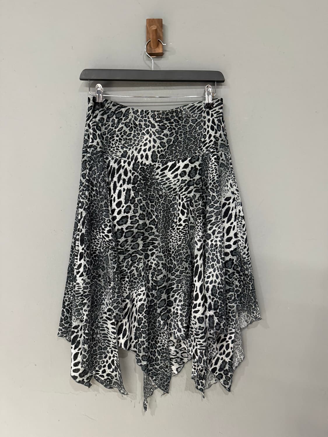 leopard diagonal cutting detail skirt 상품이미지5
