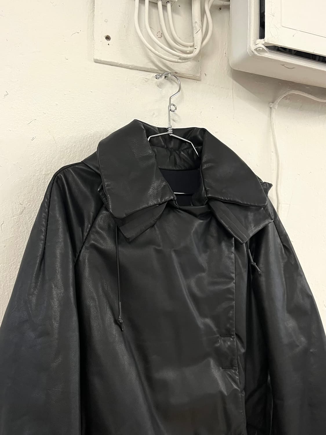 아이작 세럼 카프스킨 레더 패딩 코트 상품이미지5