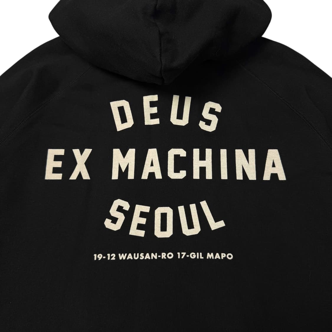 (L) 데우스 엑스 마키나 서울 후드티 블랙 상품이미지2