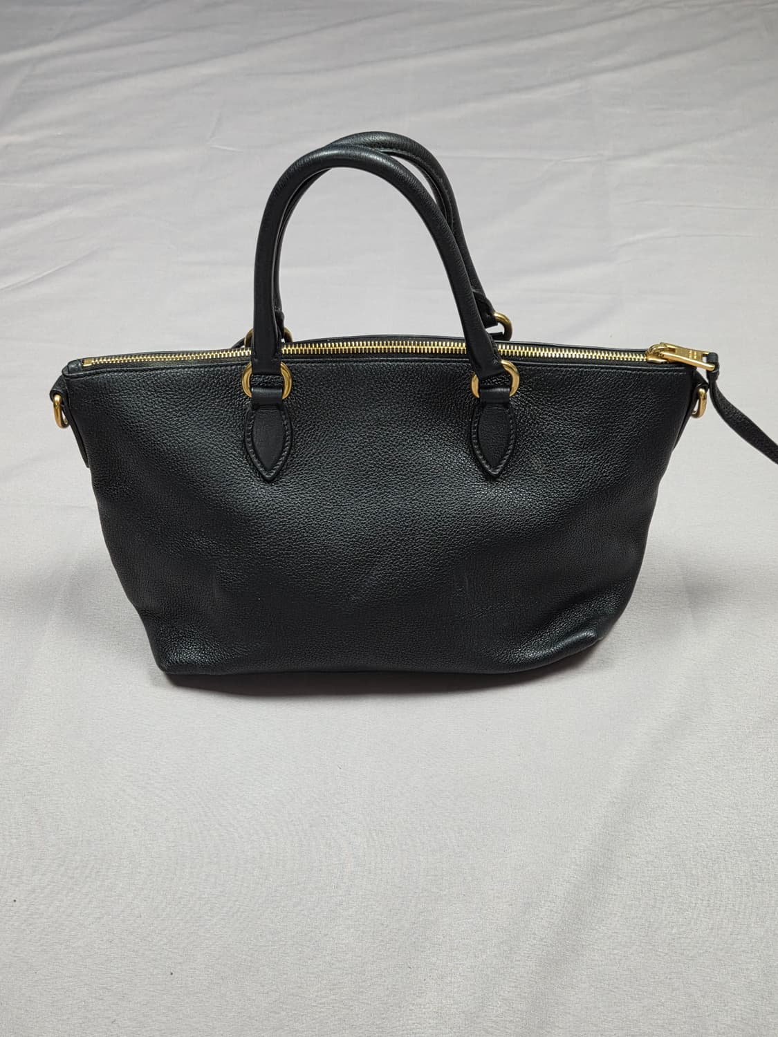 [프라다] 비텔로 다이노 레더 골드 메탈 로고 토트백 | G00012 상품이미지6