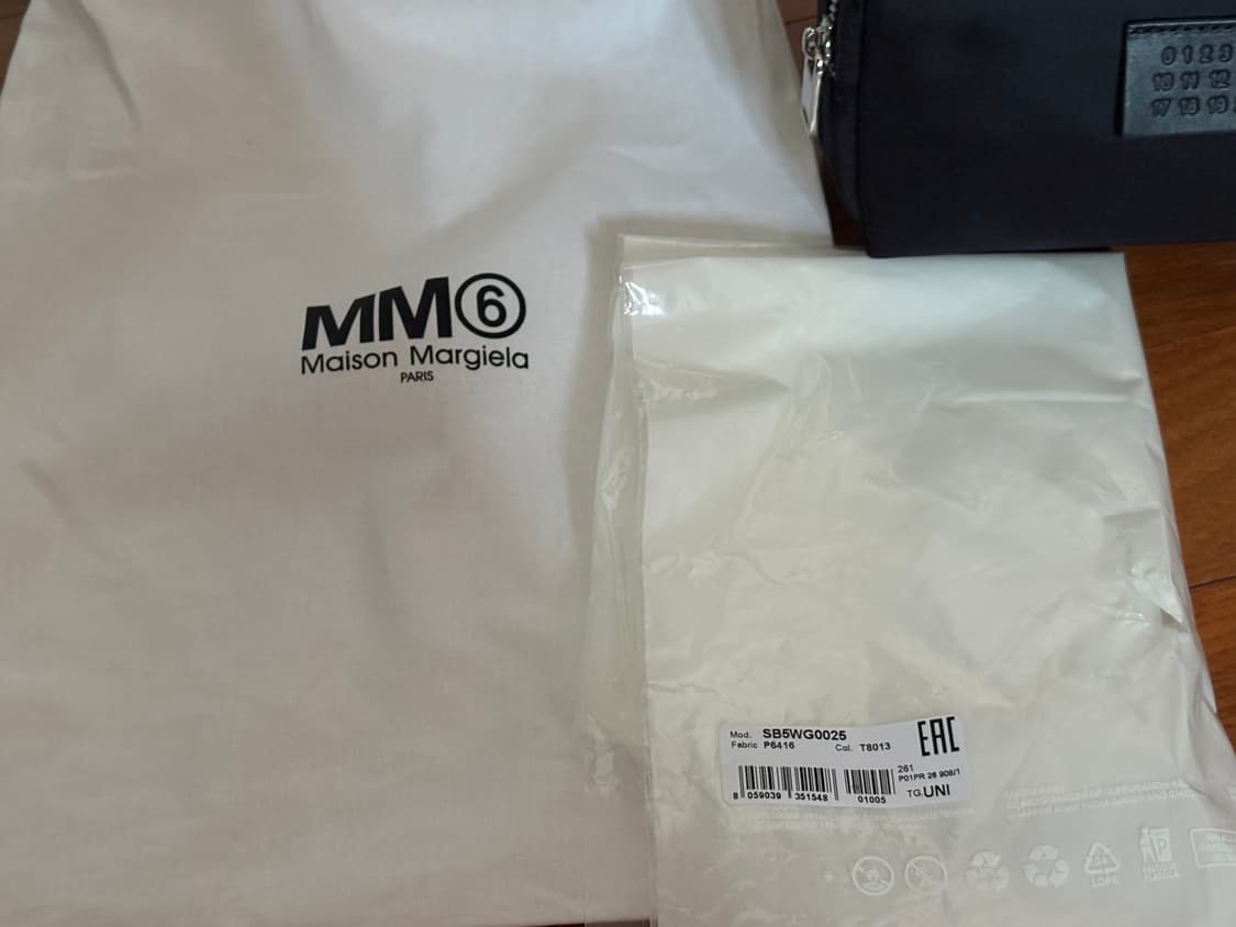 MM6 메종 마르지엘라 로고 크로스바디백 블랙 상품이미지5