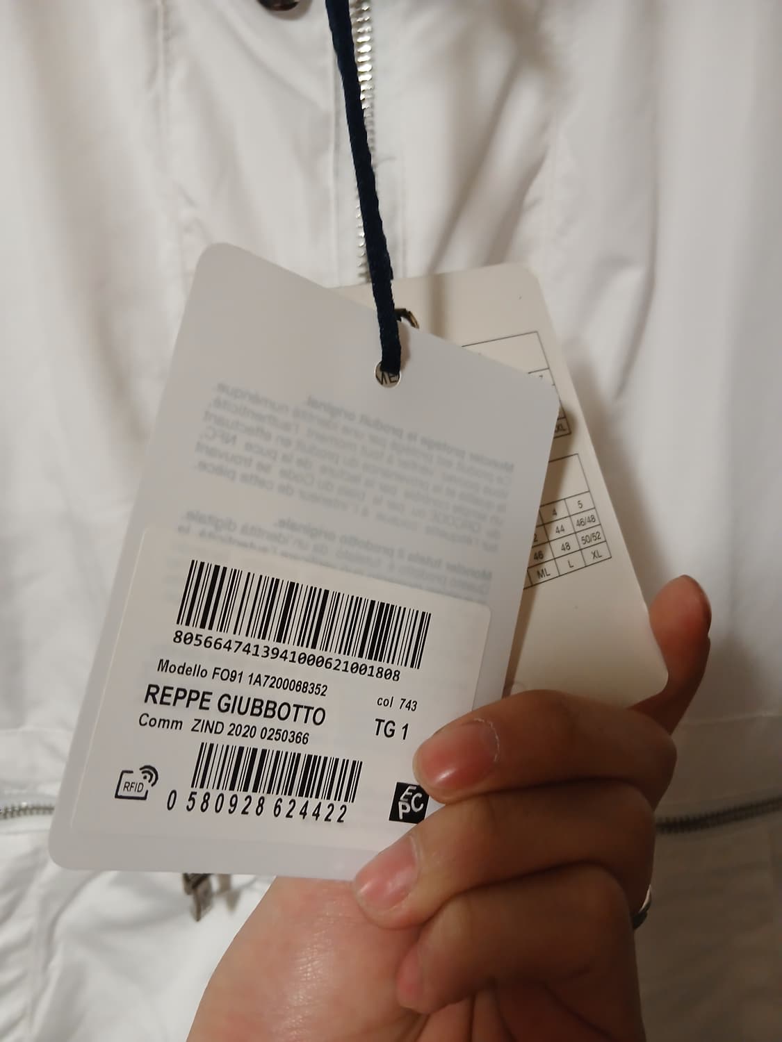 몽클레어 화이트 바람막이(XL) 상품이미지3