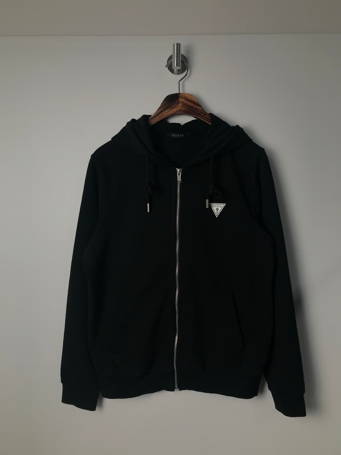 게스 화이트로고 블랙 후드집업 상품이미지2