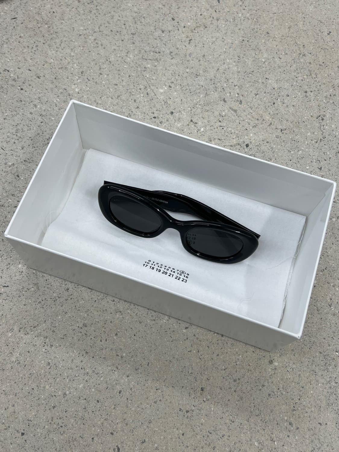 젠틀몬스터 X 메종 마르지엘라 MM004 상품이미지1