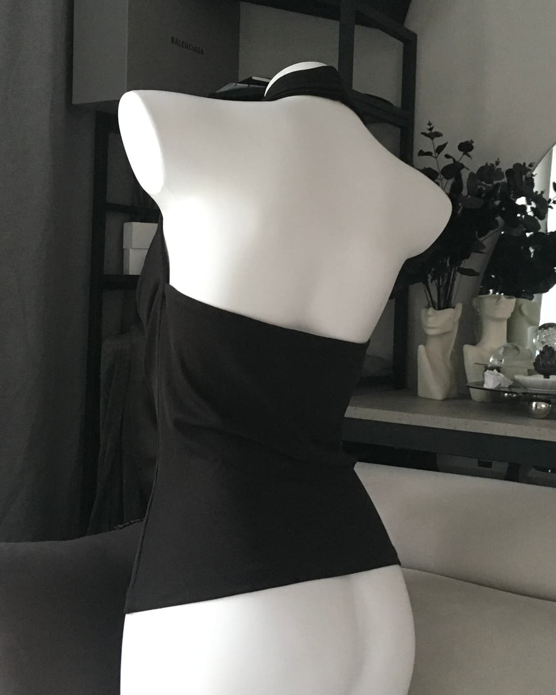 ༒ Eyelet Halter Top 상품이미지3
