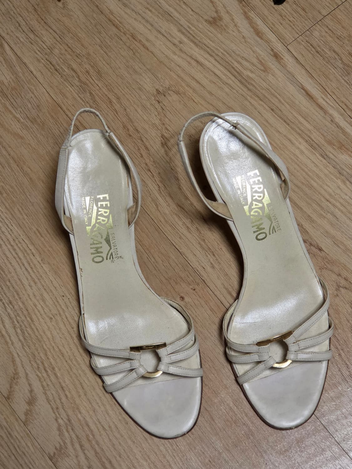 페레가모 베이지 샌들 235 상품이미지1