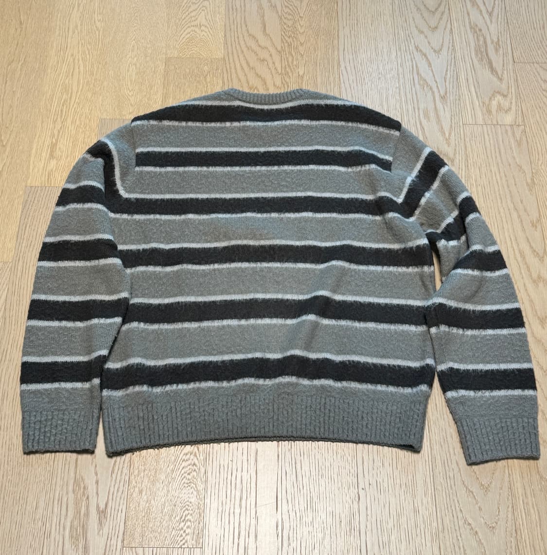 [M] 더콜디스트모먼트 모헤어 니트 차콜 상품이미지3