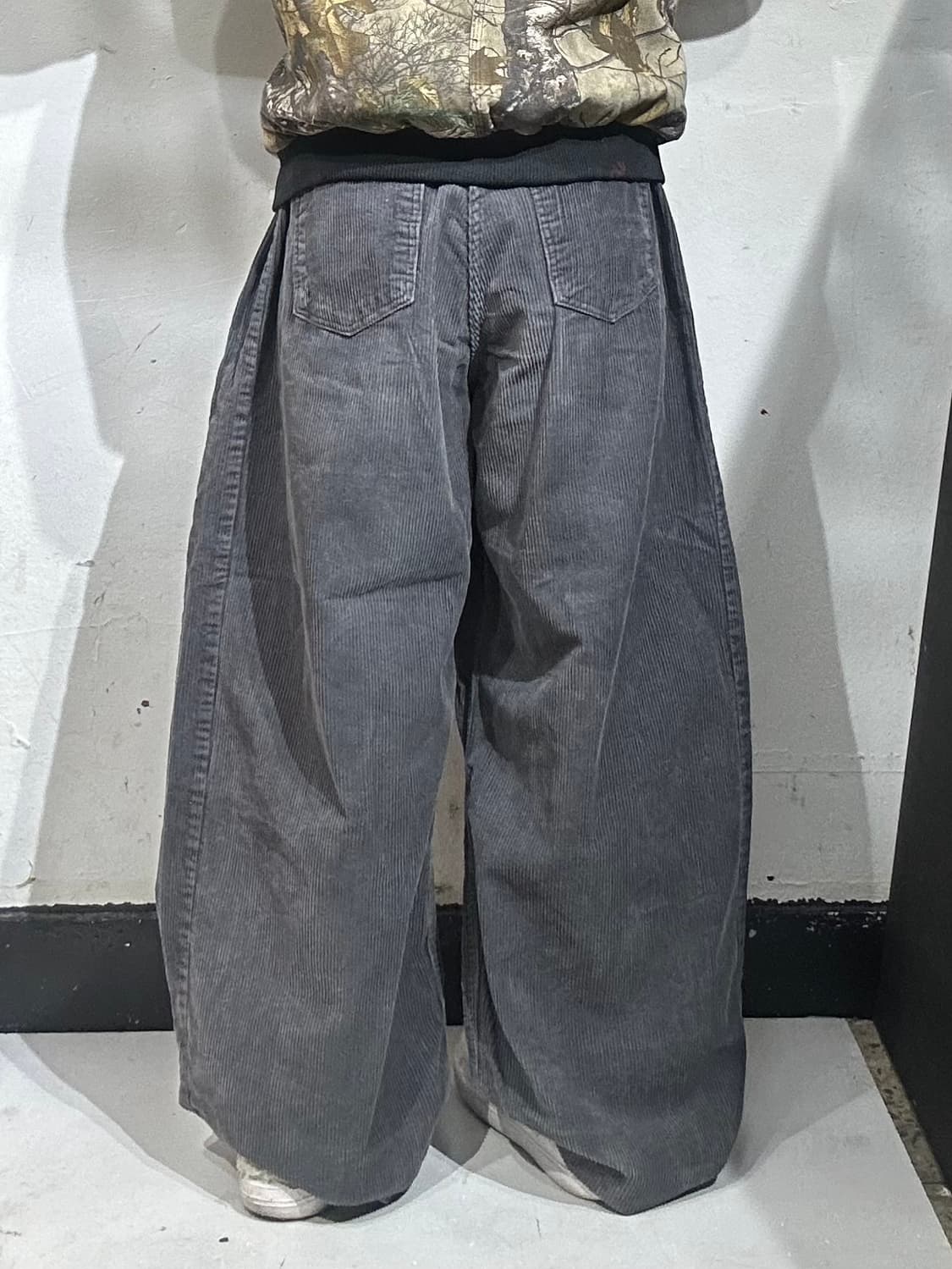 OOTJ 차콜 코듀로이 와이드 골덴 벌룬 팬츠  상품이미지3
