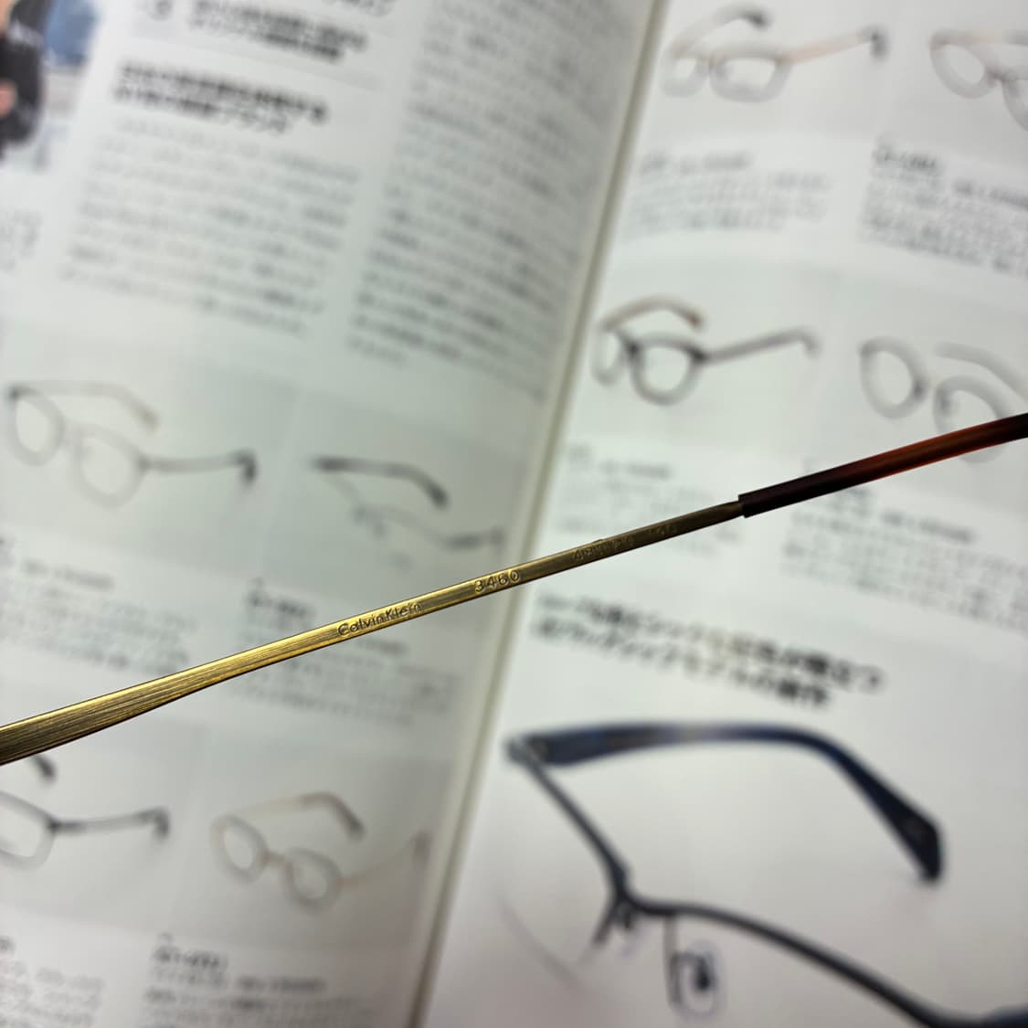 Calvin Klein 캘빈클라인 엔틱골드 반무테 티타늄 안경 상품이미지6