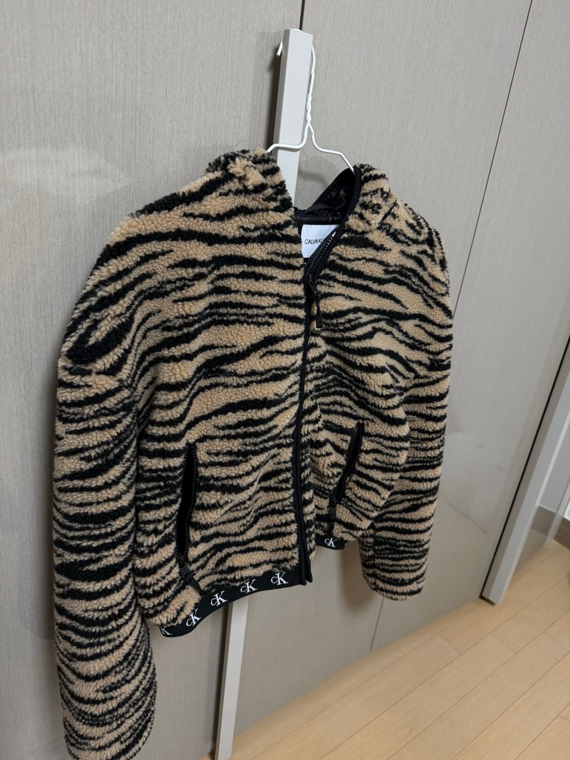 캘빈클라인 호피 후리스 상품이미지2