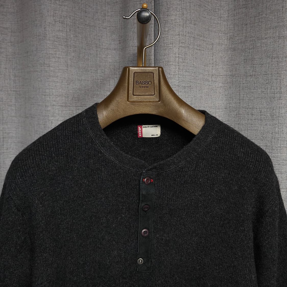 100 ) 리바이스 남성 헨리넥 도톰 니트 차콜 상품이미지1