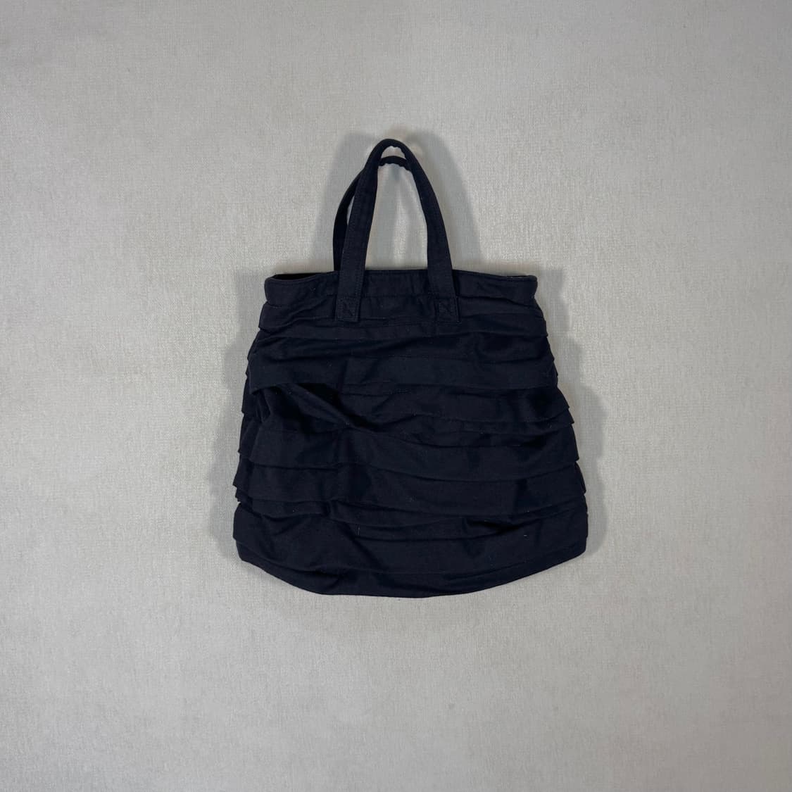 Ruffle Navy Tote Bag 상품이미지4
