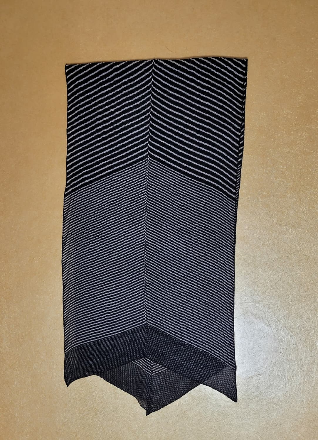 스트라이프 패턴 스카프 블랙 앤 화이트 상품이미지1