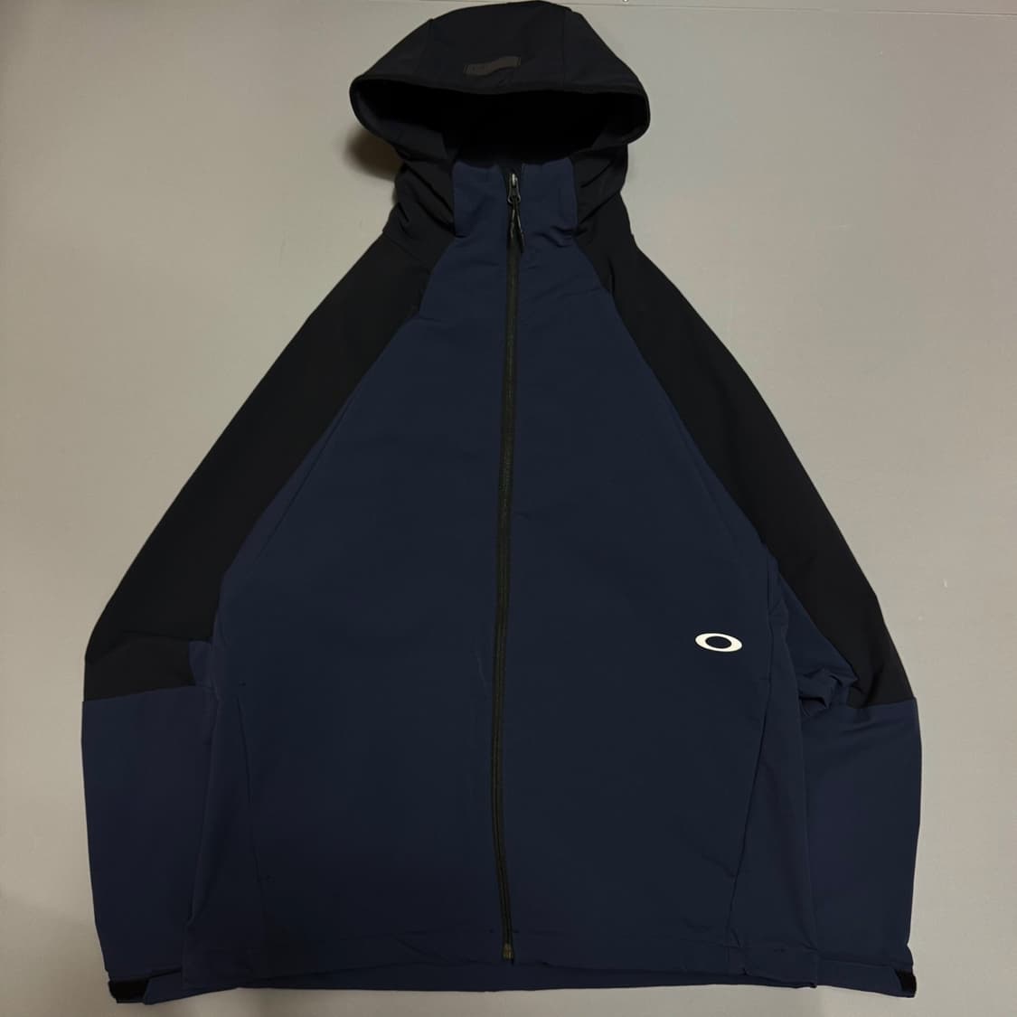 오클리(OAKLEY) 블랙 네이비 코듀라 폴리아미드 후드 윈드브레이커 상품이미지8