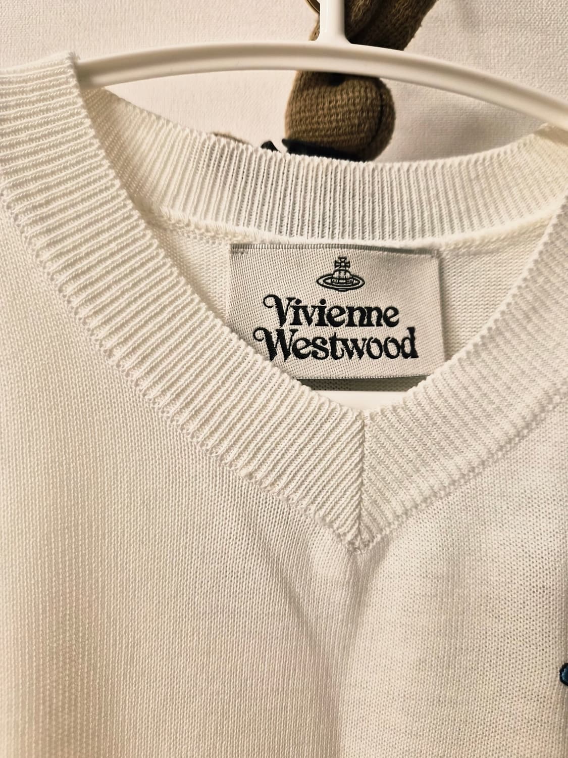 비비안 웨스트우드 정품 ORB 로고 반팔 브이넥 니트 상품이미지3