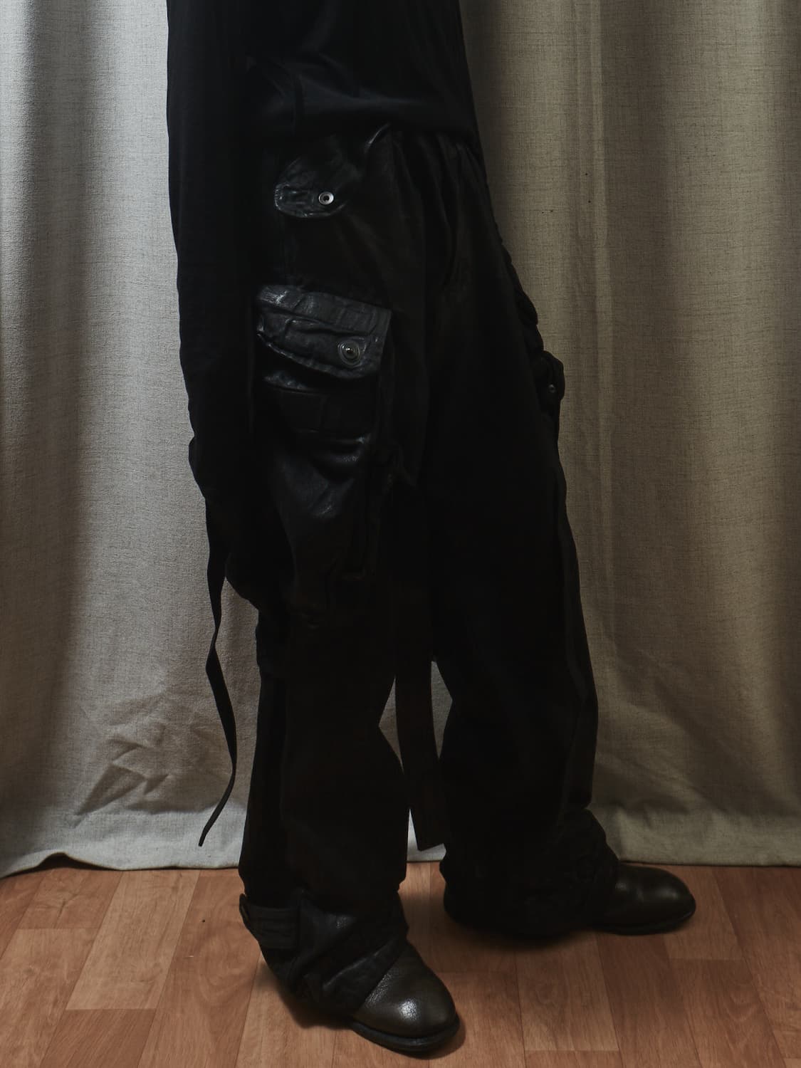 Julius 25ss 빅 포켓 가스마스크 코팅 팬츠 상품이미지10