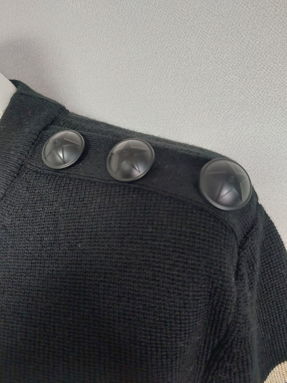 디올 유니폼 비 로고 스냅 스웨터 니트 상품이미지4