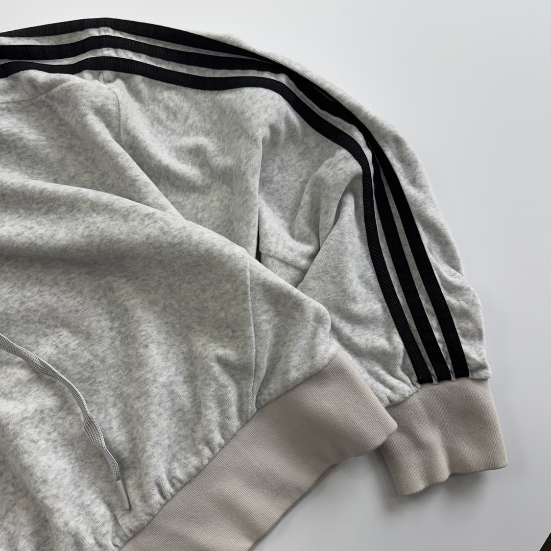 Adidas 아디다스 크롭 벨벳 멜란지그레이 후드 상품이미지5