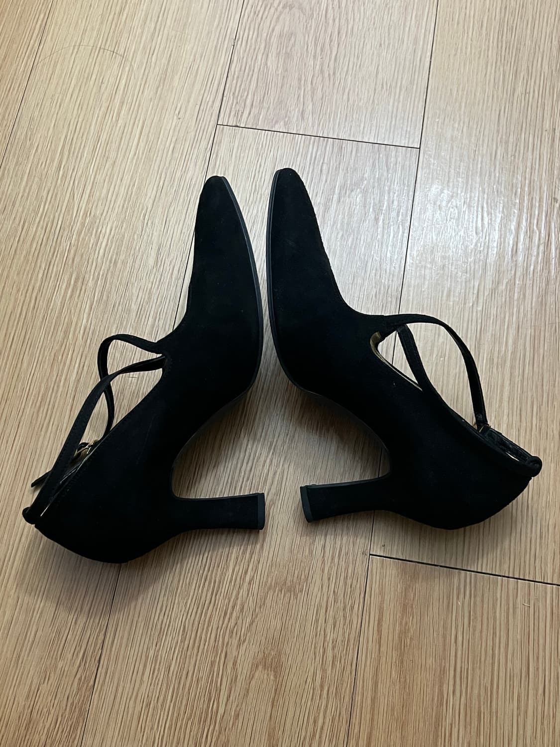 발렌시아가 블랙 스웨이드 메리제인 하이힐 상품이미지3