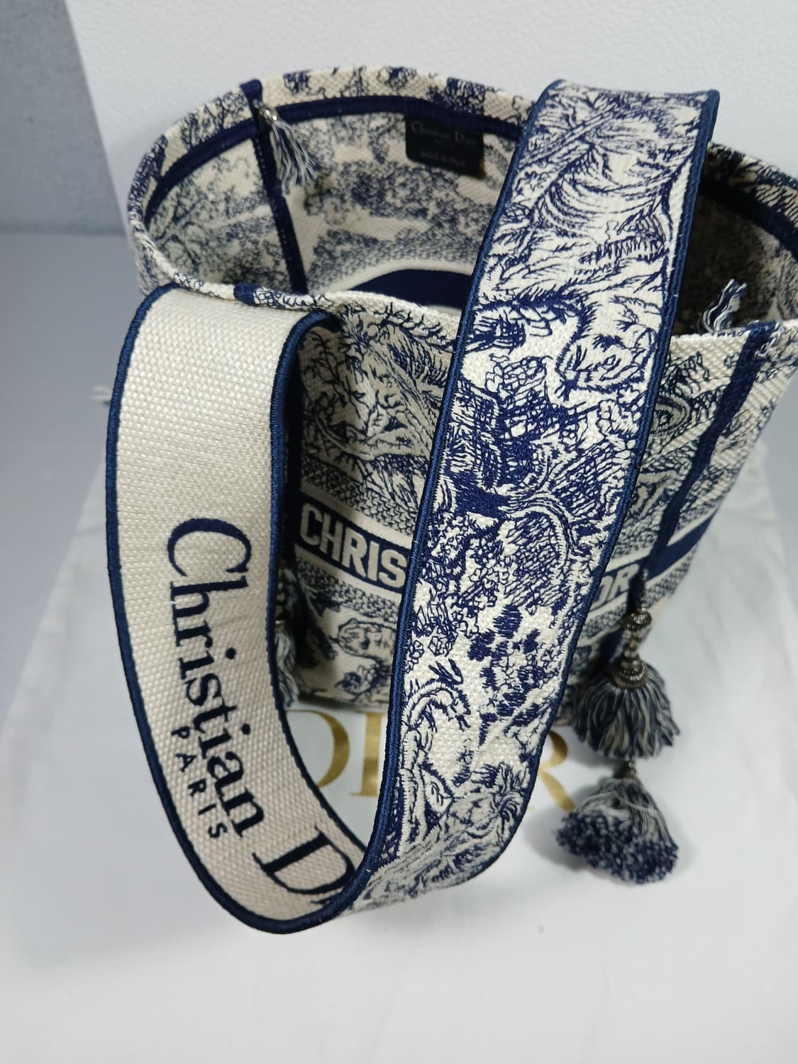 디올 디버블 버킷백 M1276VTDT 상품이미지4