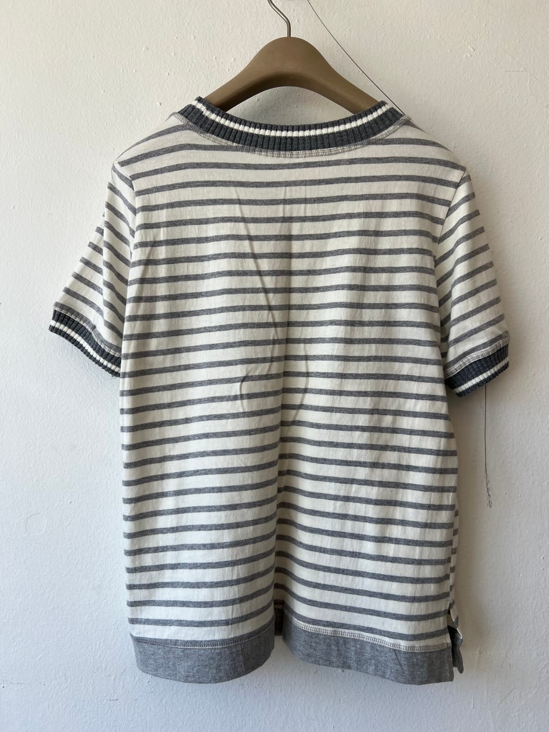 손정완 여성 그레이 스트라이프 니트립 반팔티셔츠 상품이미지3