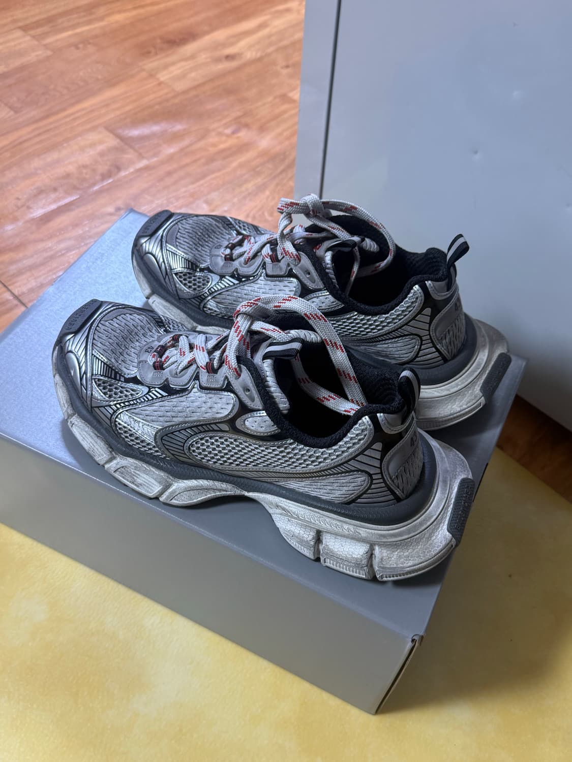 발렌시아가 3XL 그레이 화이트 레드 43 상품이미지4