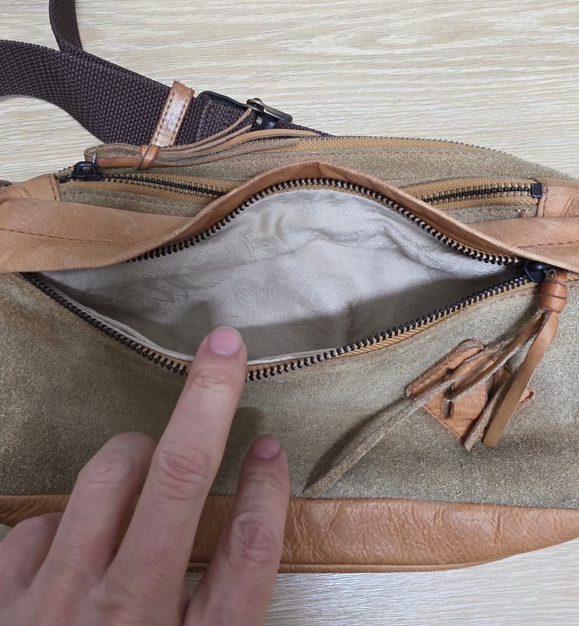 MR.OLIVE 가죽 스웨이드 힙색 상품이미지4