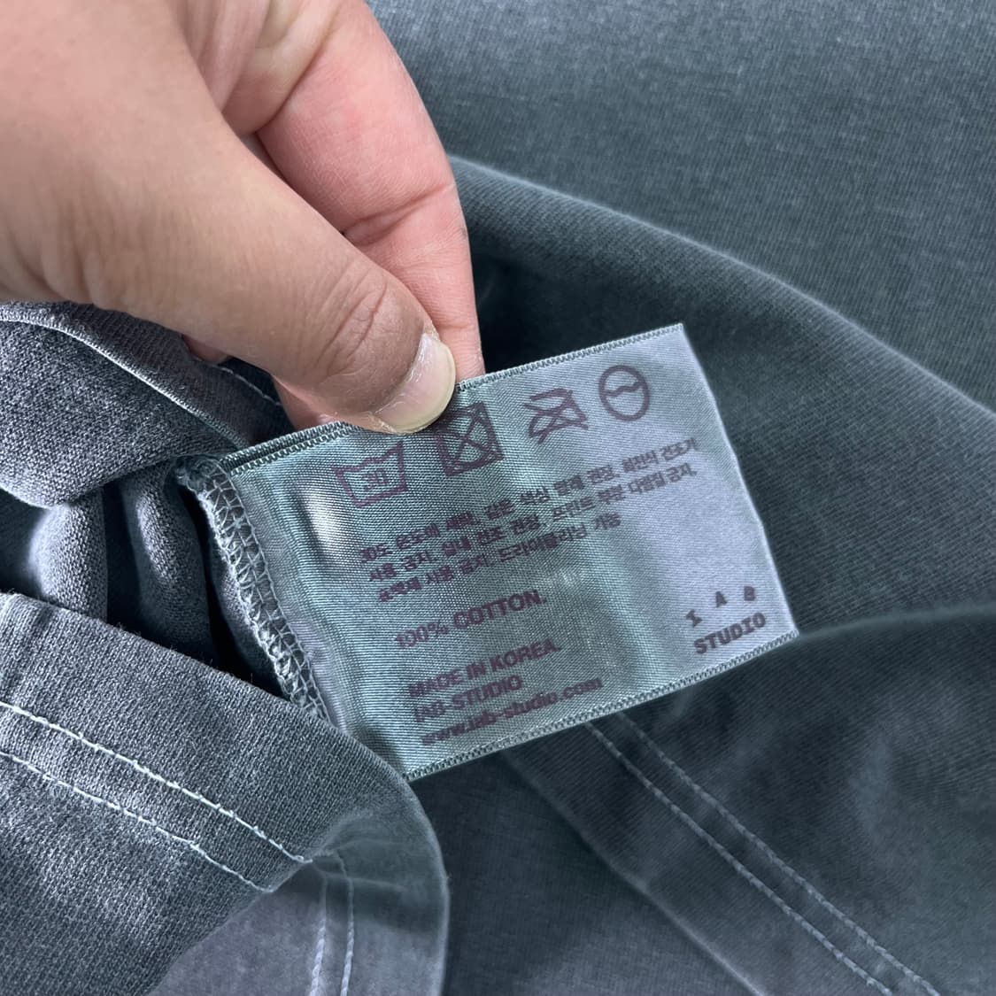 105 아이앱 스튜디오 피그먼트 블랙 반팔 티셔츠 상품이미지9