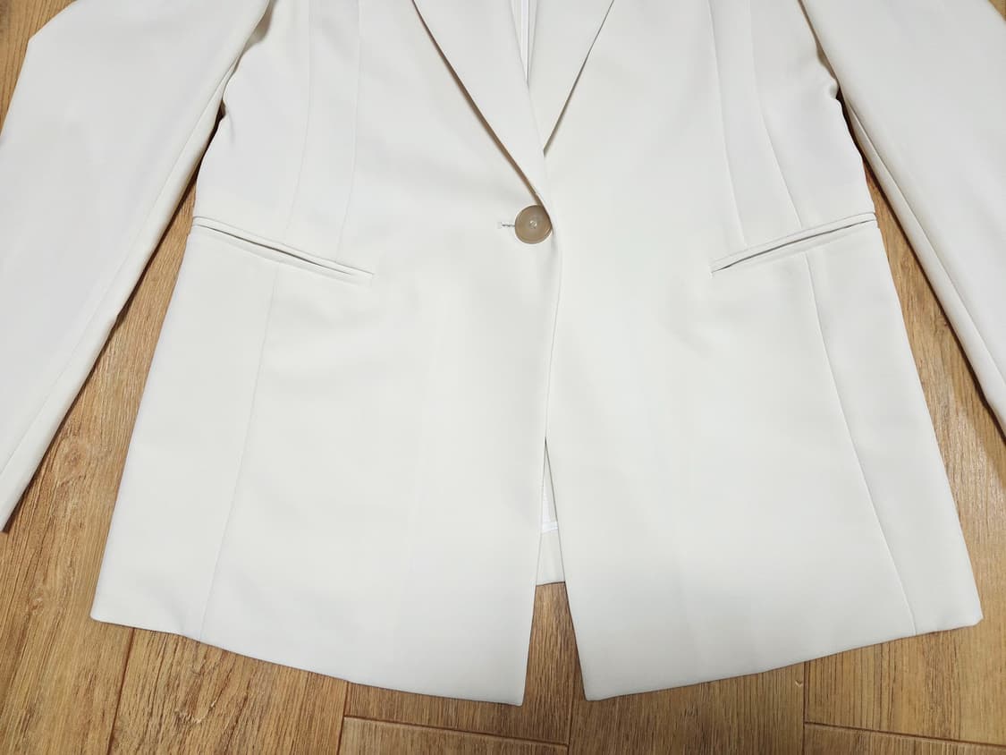 으네드레스(EUNE) 툭툭자켓 55 새상품 상품이미지8