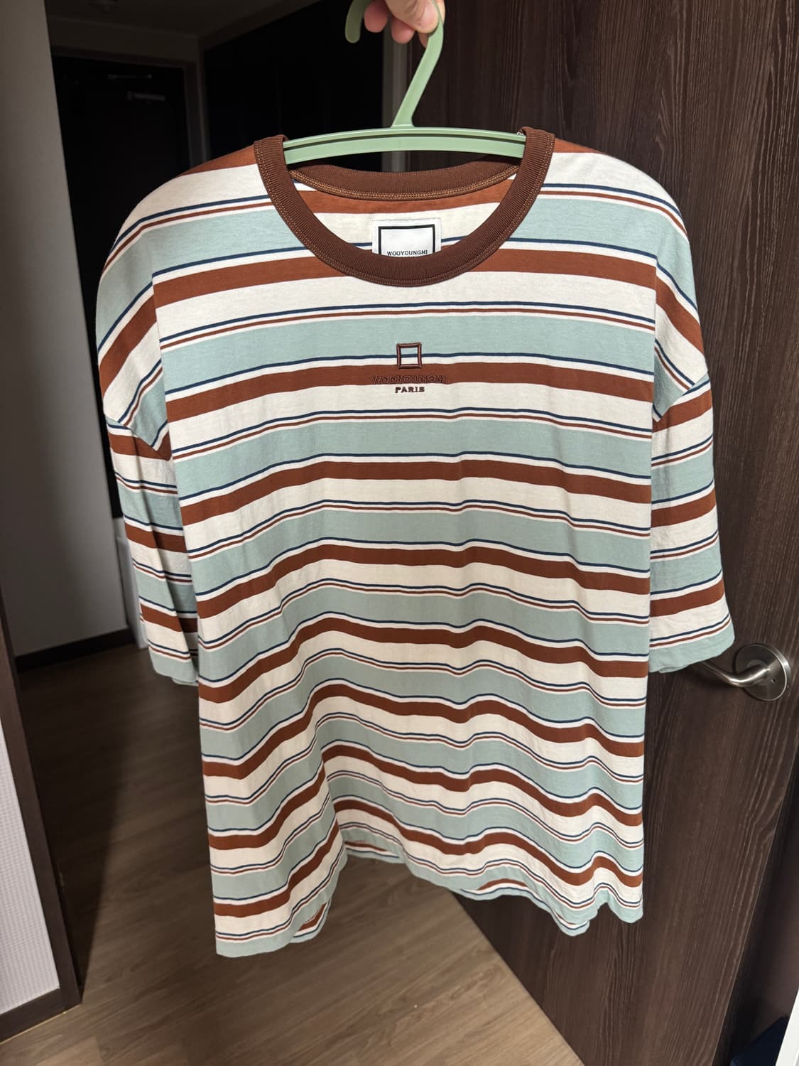 우영미 25ss 오버핏  자수로고 스트라이프 반팔티 48사이즈 판매 상품이미지1