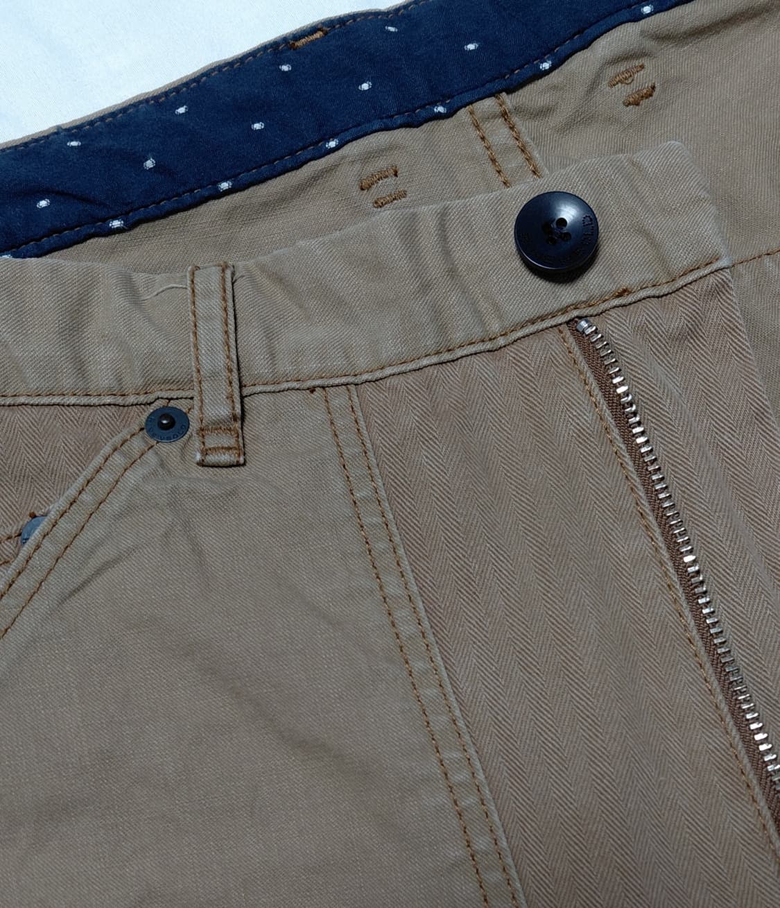 [L] R.NEWBOLD 알뉴볼드 파라핀 가공 헤링본 워크 팬츠 (카멜) 상품이미지3