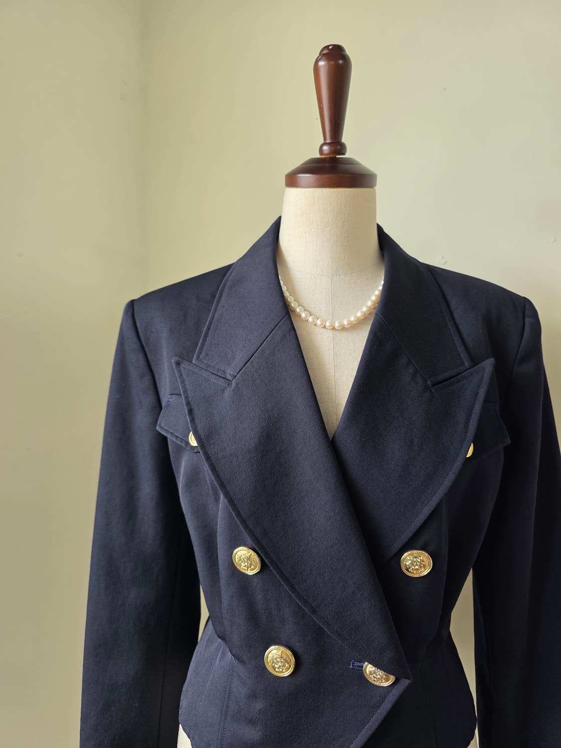 네이비 테일러드 카라 금장 더블 자켓 상품이미지3