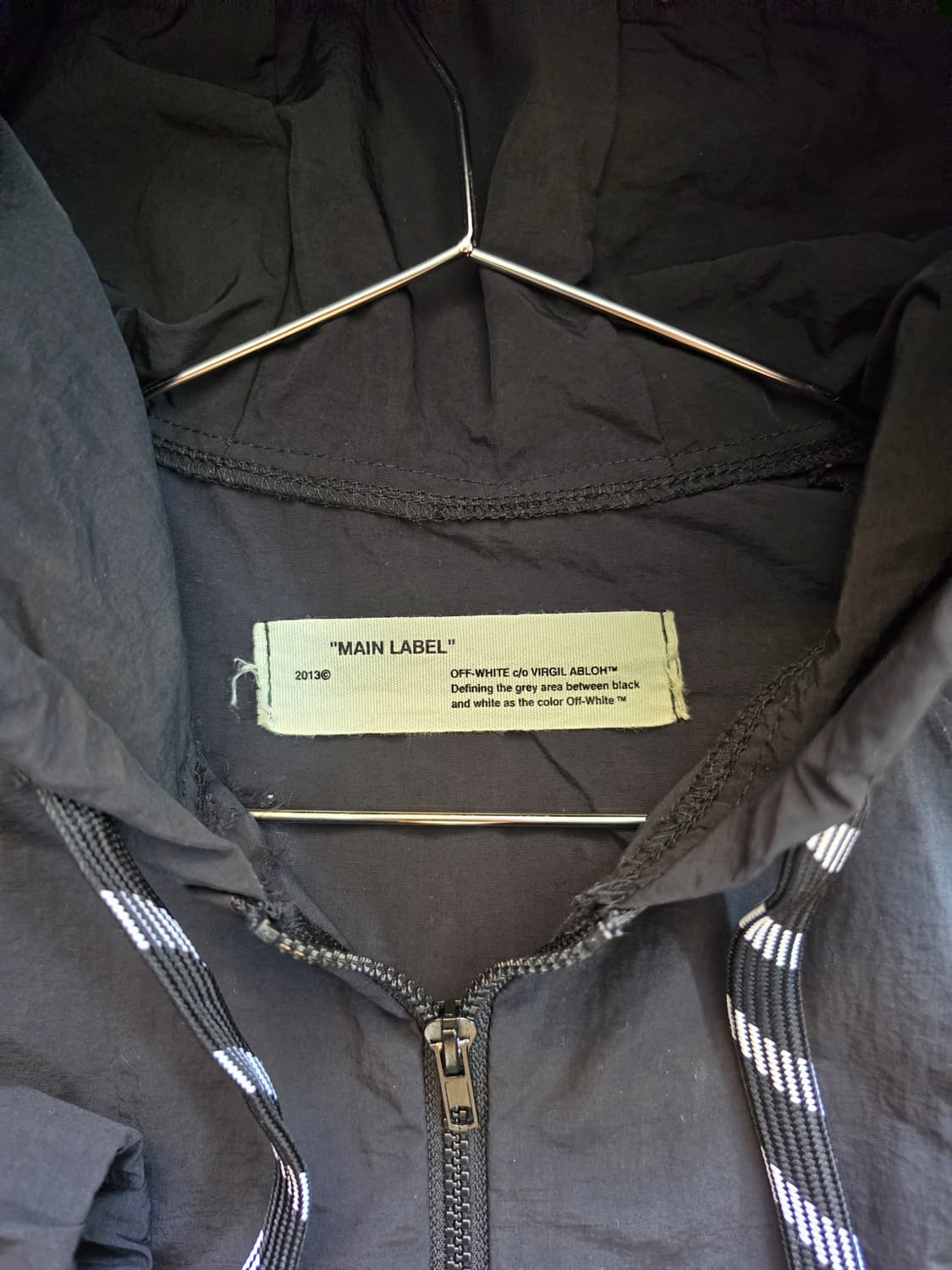 오프화이트 테이프 로고 아노락 후드 (블랙) 상품이미지4