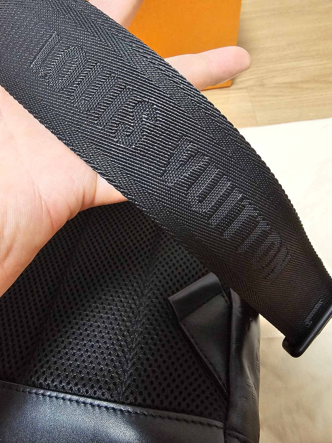 루이비통 쉐도우 올레더 모노그램 레이서 슬링백 크로스백 상품이미지6