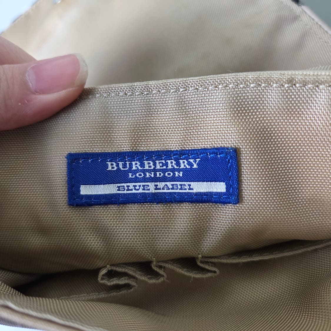[Burberry] 버버리 블루라벨 나일론 크로스백 상품이미지3