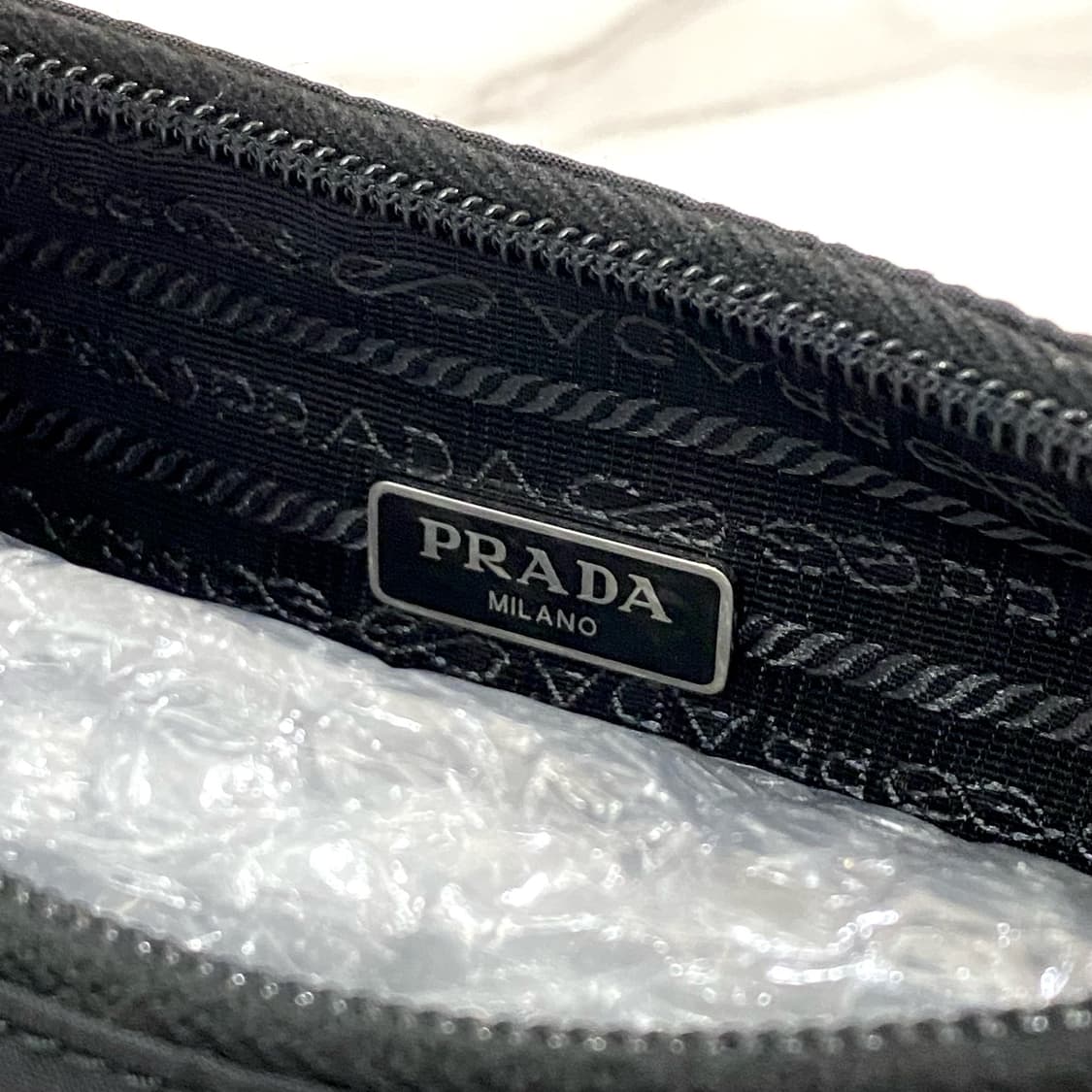 프라다 리에디션 2000 리나일론 숄더백 블랙 1NE515 상품이미지8