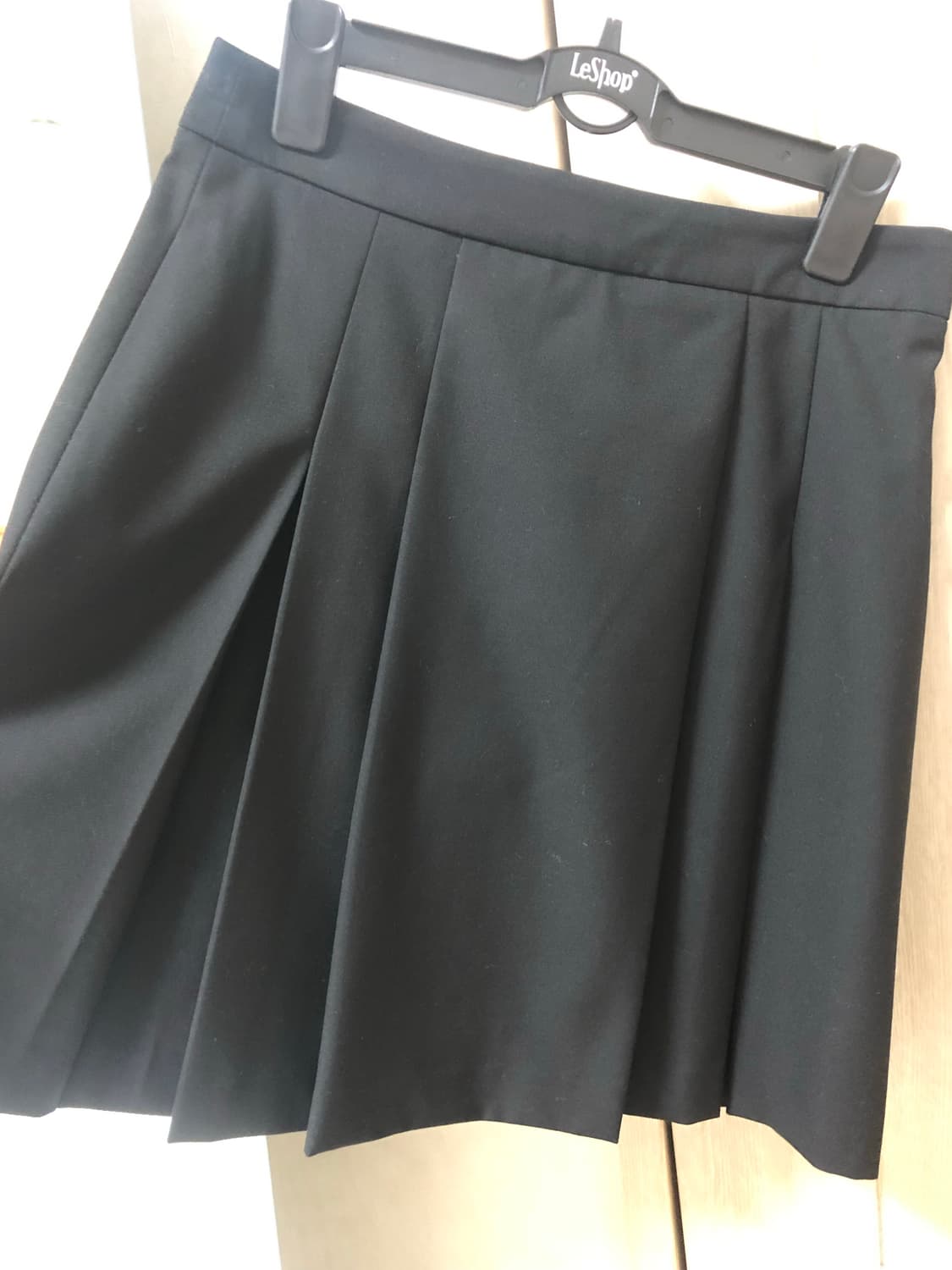 스파오 미디 블랙 스커트 상품이미지2