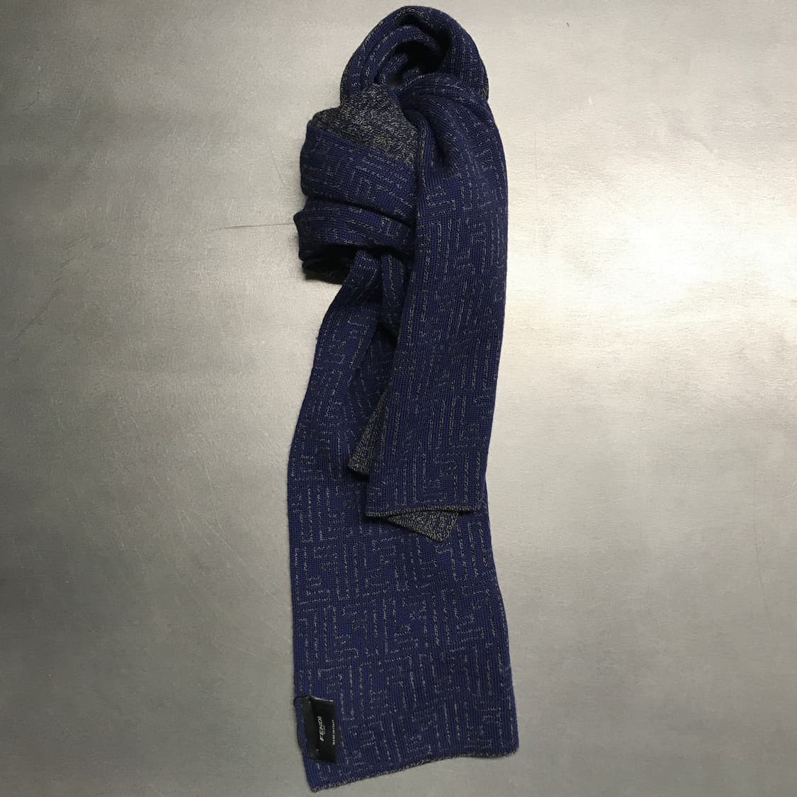 펜디 로고 네이비/그레이 머플러 상품이미지1