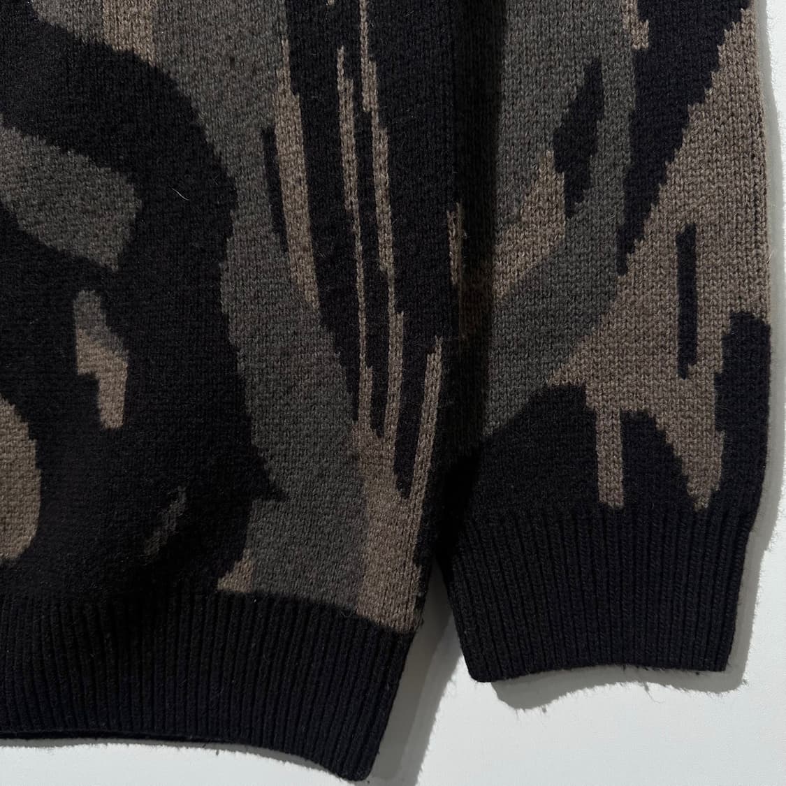 칼하트 아치로고 카모 라운드 니트 상품이미지6