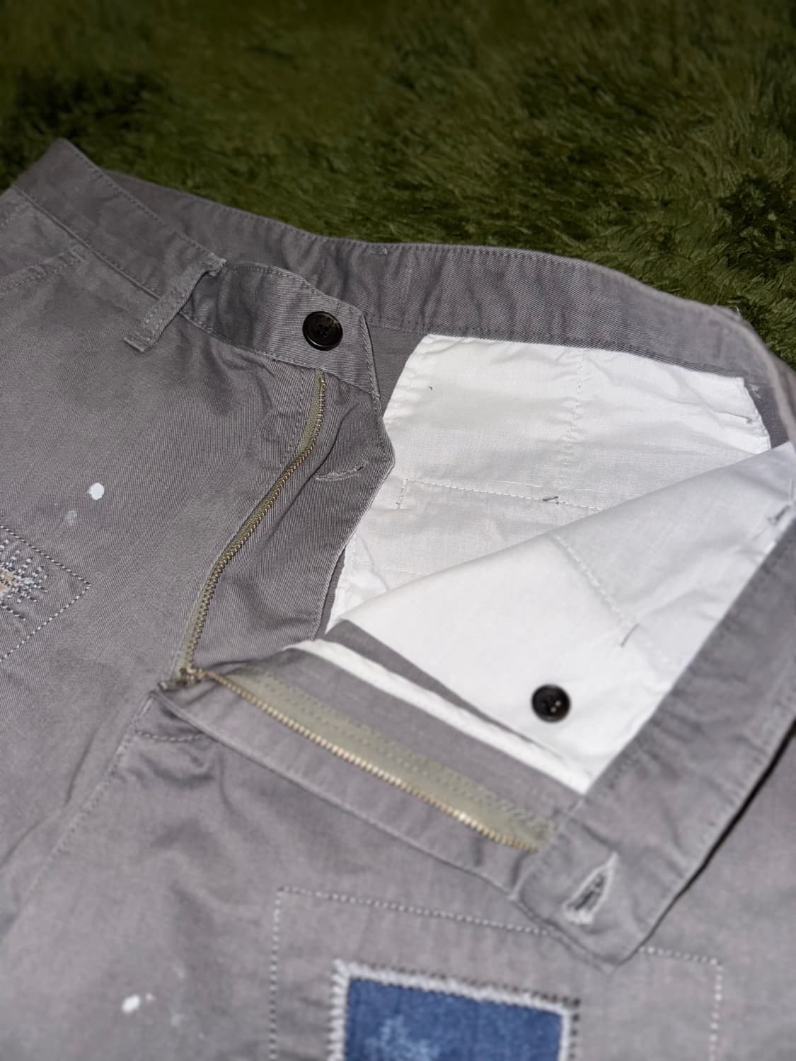 마하그리드 리페어 디테일 루즈 핏 워시드 치노 팬츠 그레이 상품이미지3