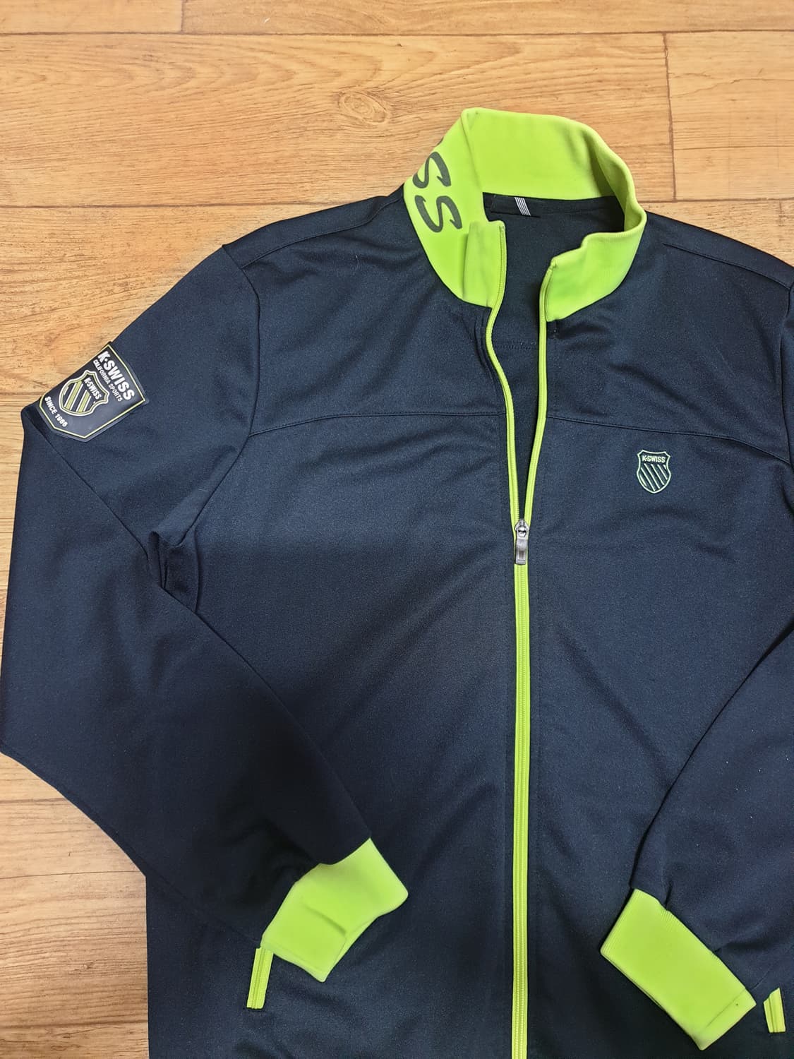 1001 케이스위스 운동복 집업 105 사이즈입니다 상품이미지2