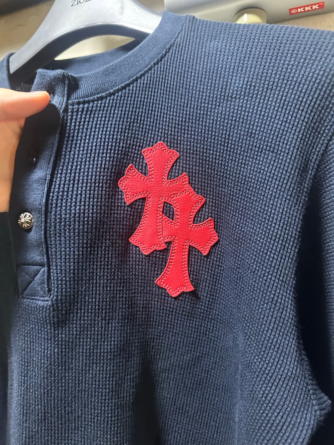 크롬하츠 와플 헤비웨이트 레더 패치 니트 헨리넥 상품이미지2