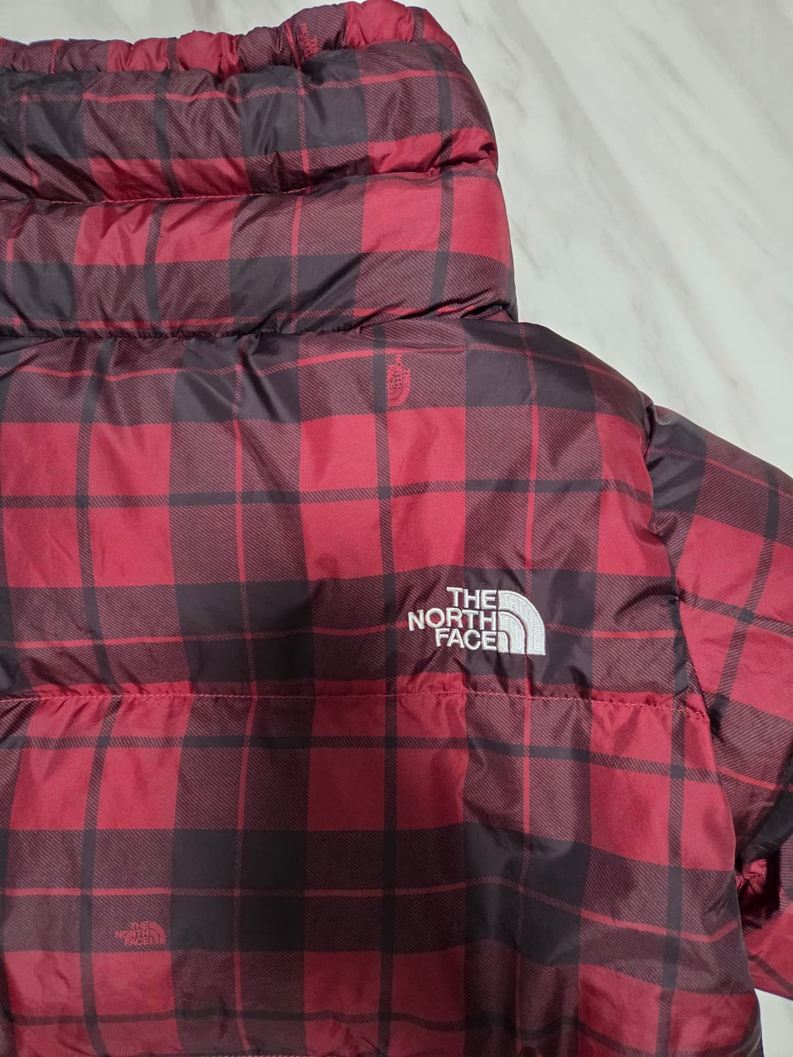 노스페이스 여성 체크 700 구스다운 눕시 패딩 상품이미지4