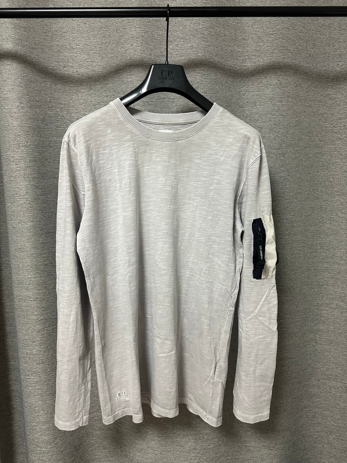 (105) CP컴퍼니 롱슬리브 라이트그레이 상품이미지1